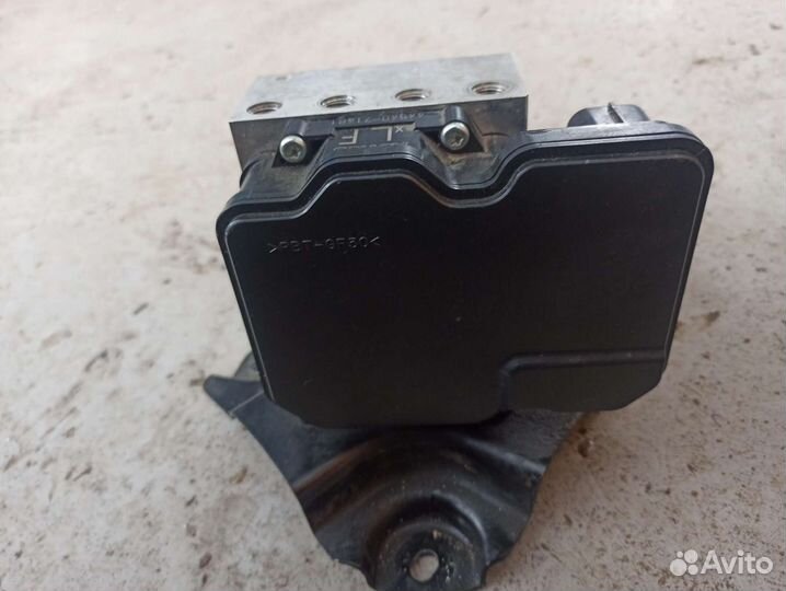 Блок ABS Тойота Хайлюкс 8 1GD-FTV 2.8L diesel 177л