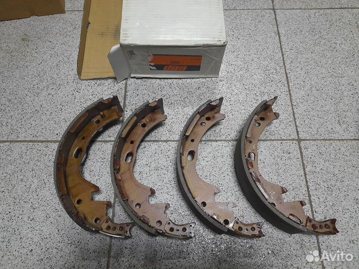 Nissan PickUp Колодки задние Новые