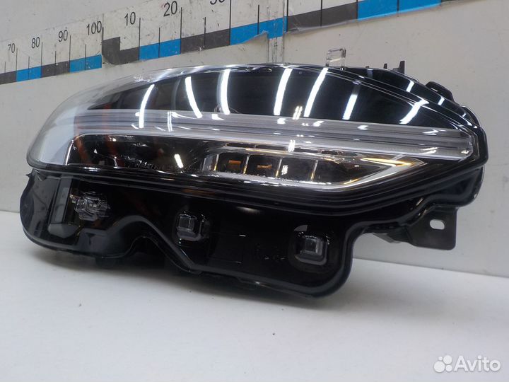 Фара правая Volvo S90