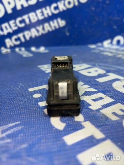 Кнопка открывания багажника Bmw E39 седан 2000