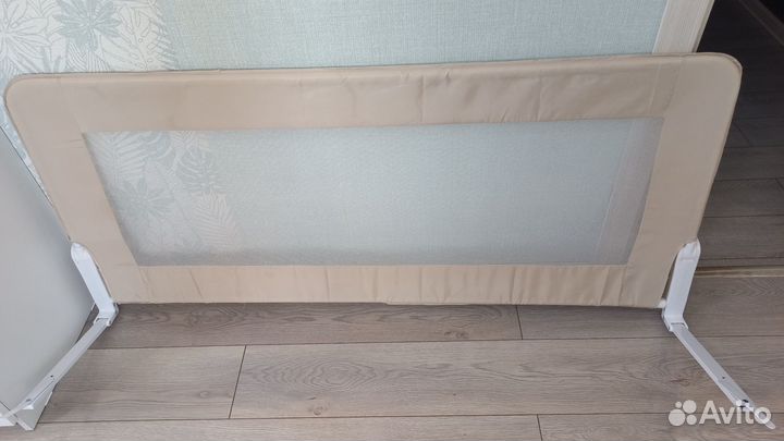 Бортик от падения для кровати