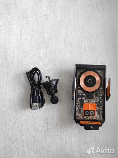 Авто держатель телефона с беспроводной зарядкой