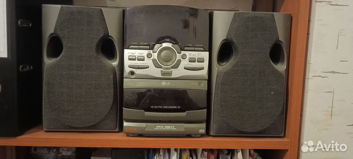 Музыкальный аудитоцентр LG + две колонки