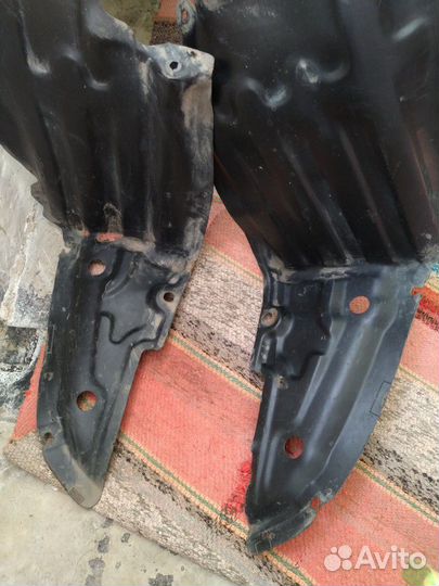 Подкрылок передний