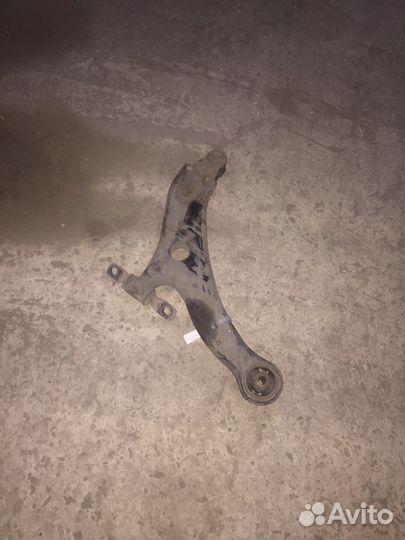 Рычаг левый перед Toyota Camry V-40