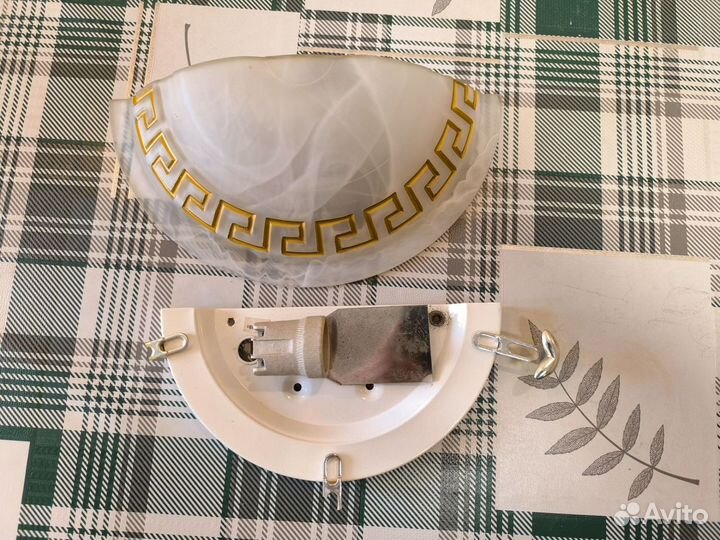 Светильник полукруглый на стену