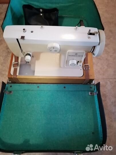Швейная машина Чайка 132м