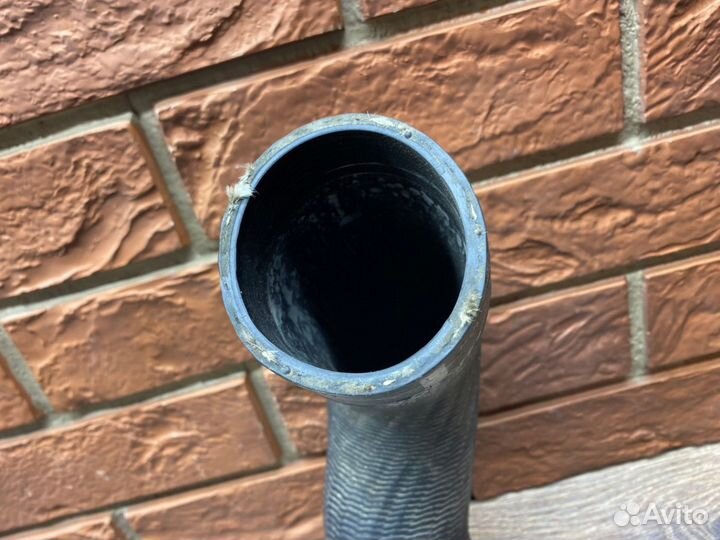 Патрубок интеркулера Volvo XC90 XC60 V90 S90 S60