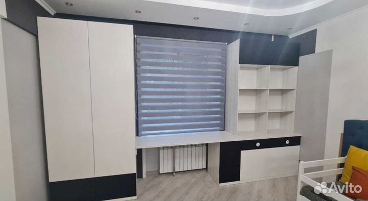 Рабочая зона в углу у окна