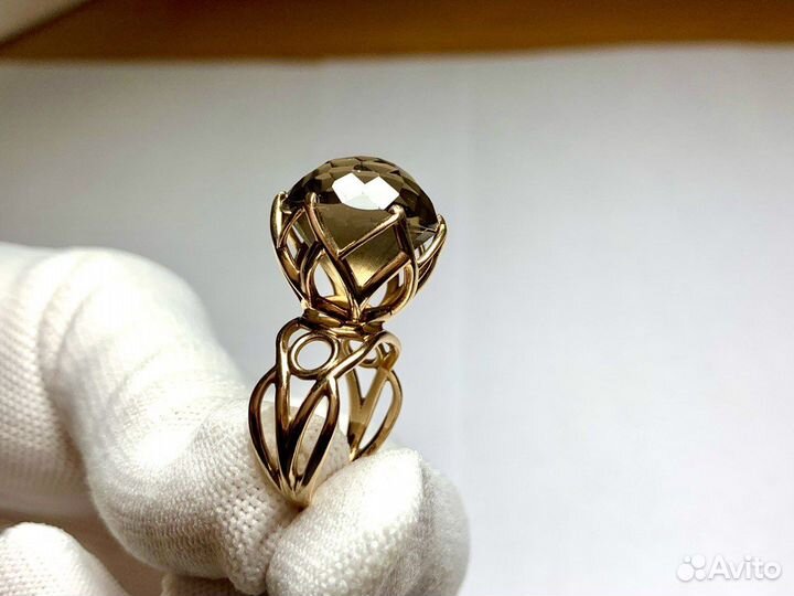Кольцо золотое с топазом