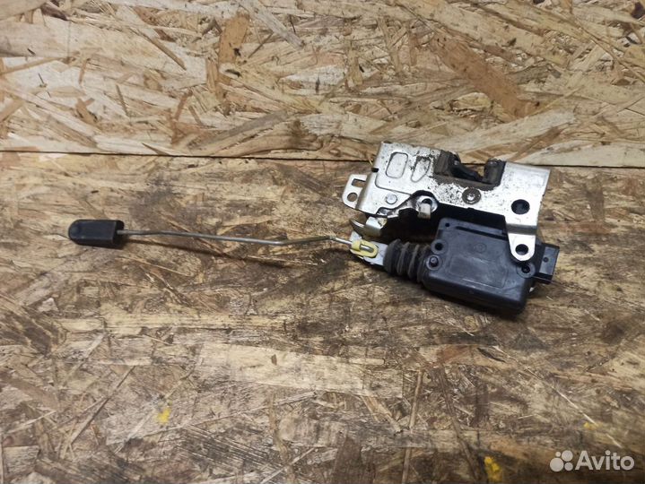 Замок передний правый Renault Logan 1