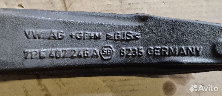 Кулак передний правый VW Touareg NF 7P6407246A