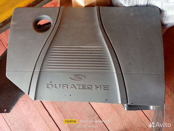 Пластиковая крышка двигателя