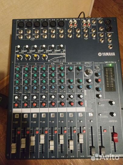 Микшерный пульт Yamaha MG124cx