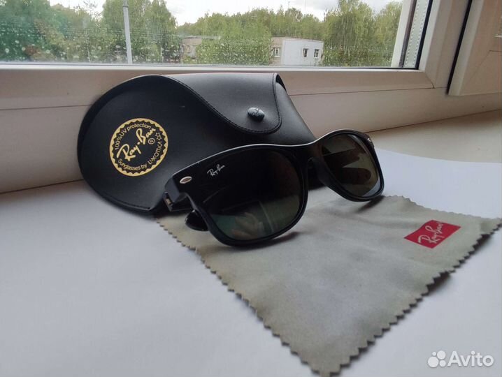 Солнцезащитные очки New Wayfarer RB 2132 901