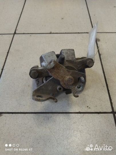 Суппорт тормозной задний правый Renault Megane 3