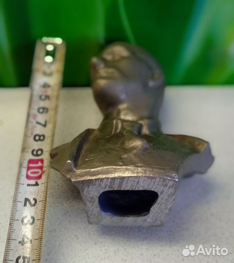 Бюст Маяковского