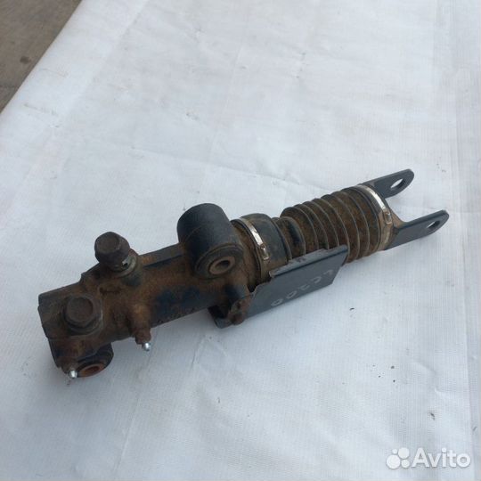 Стойка kdss задняя левая Toyota Land Cruiser 200