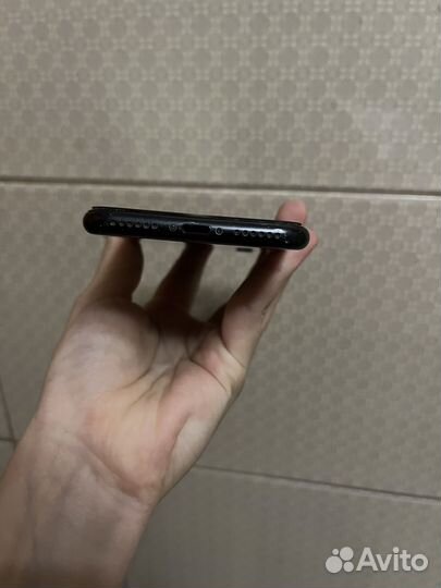 iPhone SE (2020), 64 ГБ