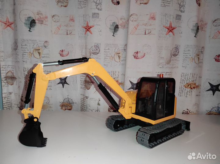 Экскаватор Bruder, каток, бульдозер катерпиллер