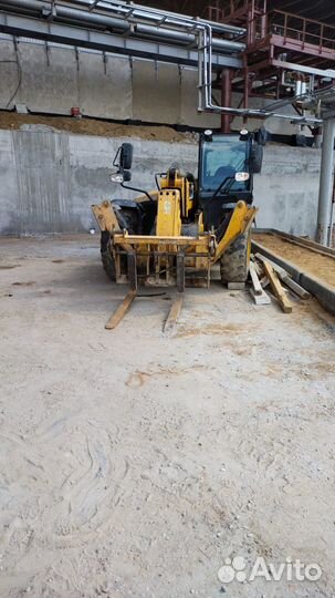 Телескопический погрузчик JCB 540-140, 2013