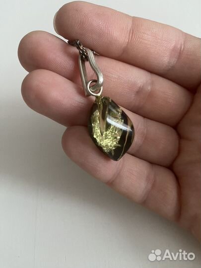 Кулон янтарь