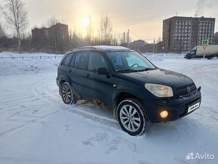 Toyota RAV4 2.0 AT, 2004, 355 000 км