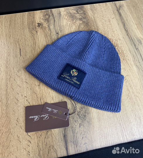 Шапка L O R O P I A N A