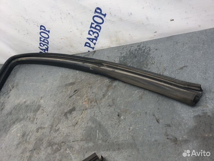 Зад прав уплотнитель стекла Aveo T200