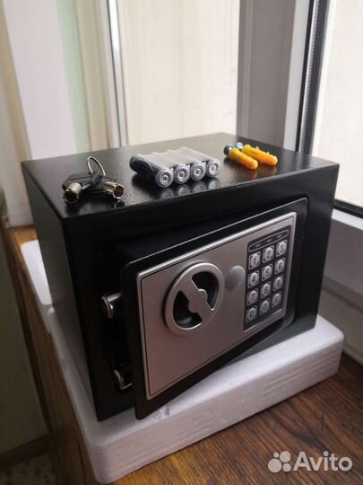 Сейф с кодовым замком