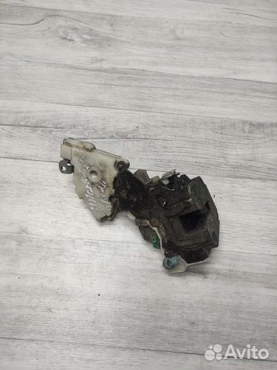 Задний левый замок двери nissan almera н15