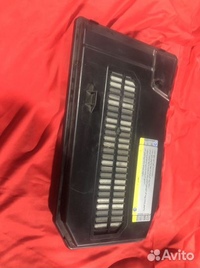 Крышка аккумулятора porsche каен 958