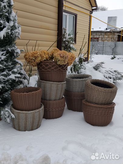 Кашпо из искусственного ротанга