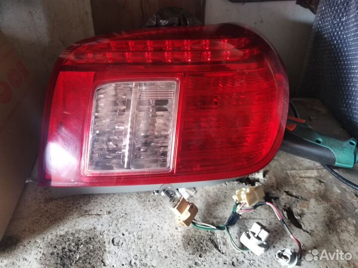 Задние фонари Fielder 2008