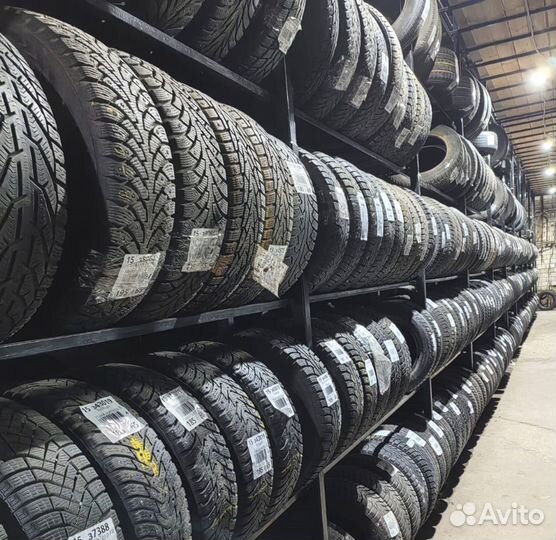 Goodyear Vector 4Seasons 215/60 R17 96R