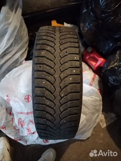 Bridgestone Blizzak Spike-01 185/65 R15