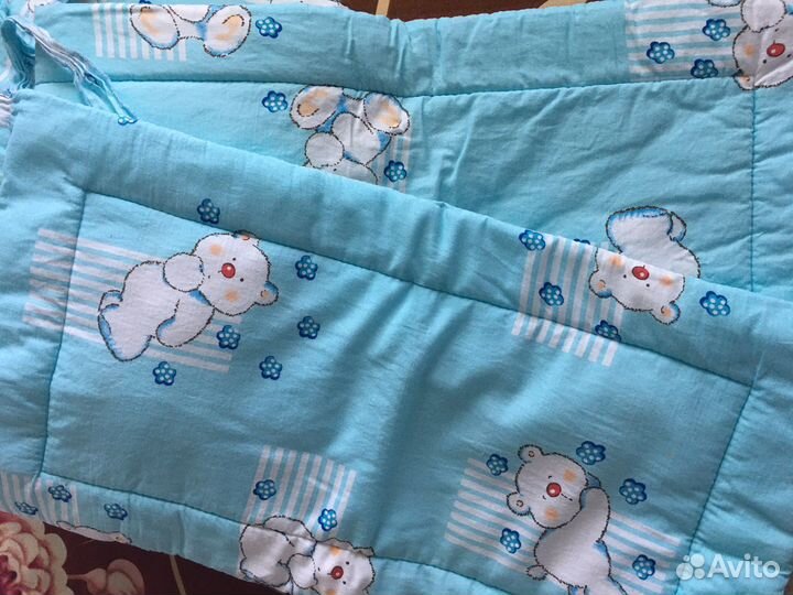 Кроватка детская с маятником