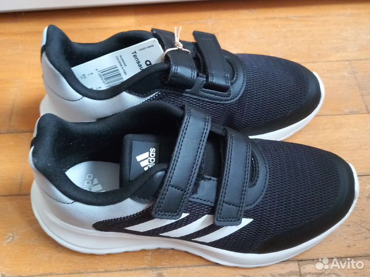 Кроссовки Adidas новые