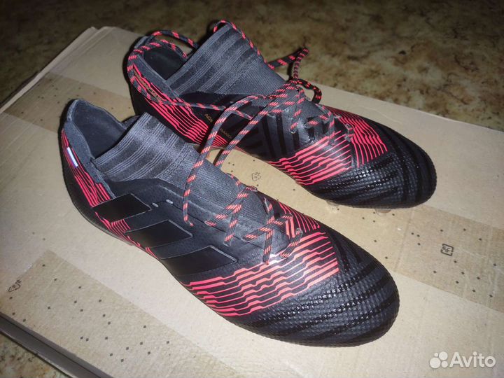 Новые игровые бутсы игрока фк Локомотив Москва