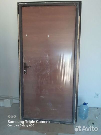 Дверь входная металлическая от застройщика