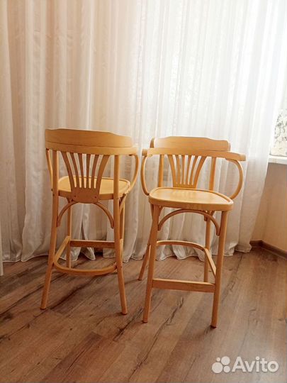 Стулья барные натуральное дерево с подлокотниками