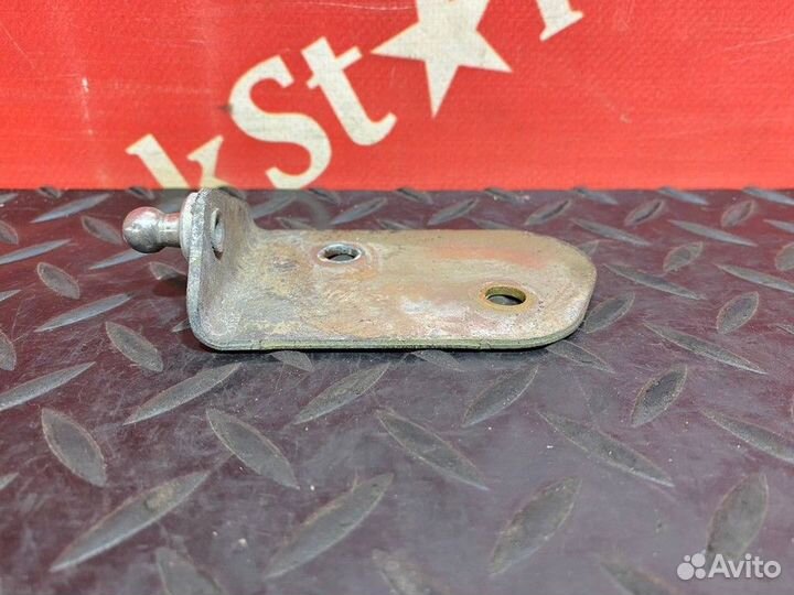 Кронштейн капота правый Daf XF105