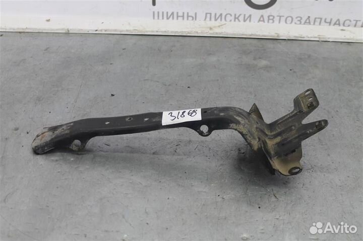 Кронштейн замка капота Volkswagen Touareg (02-07)