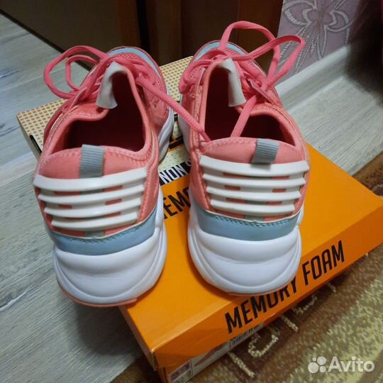 Кроссовки женские 39 размер
