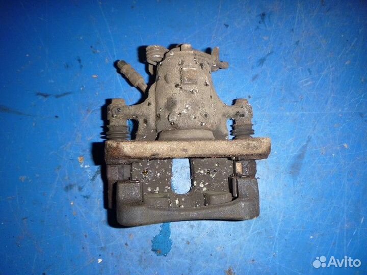 Суппорт задний левый opel insignia 2008