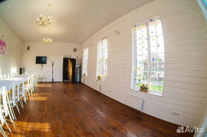 Банкетный Зал с домом и террасами