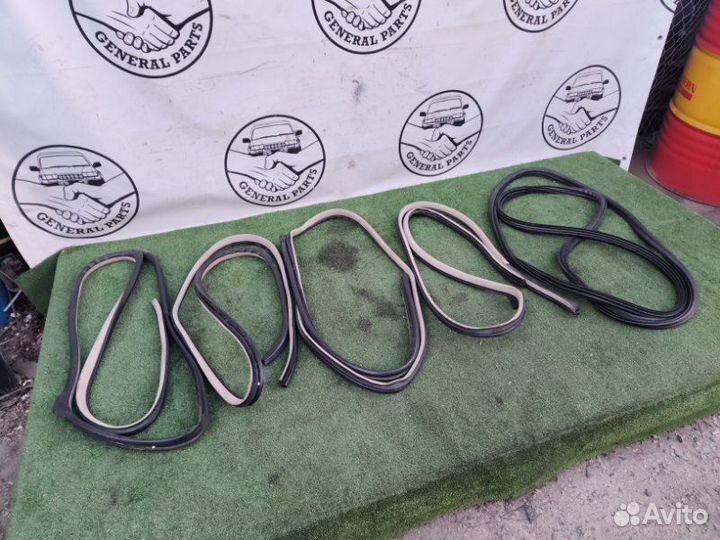 Уплотнительная резинка боковой двери Toyota Land