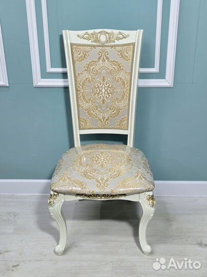 Стол обеденный. В наличии