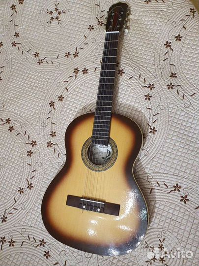 Акустическая гитара