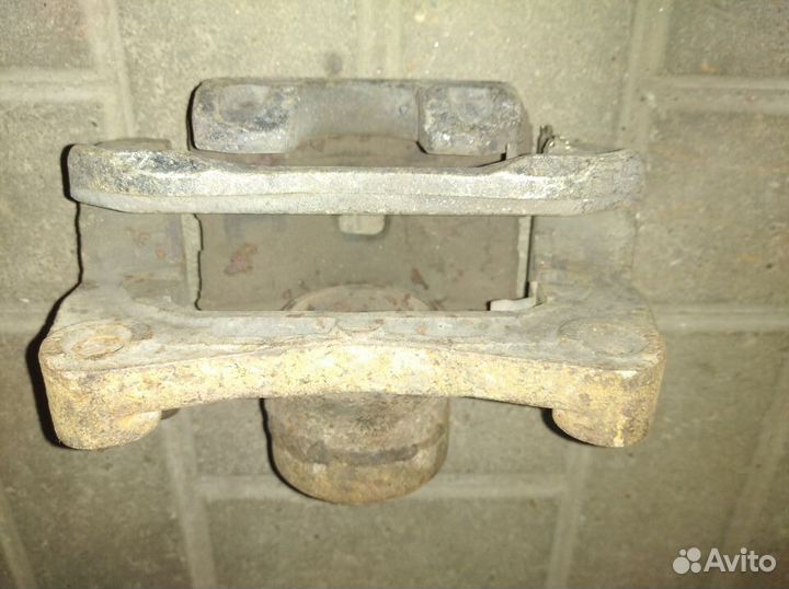 Суппорта тормозные передние Nissan Teana J31